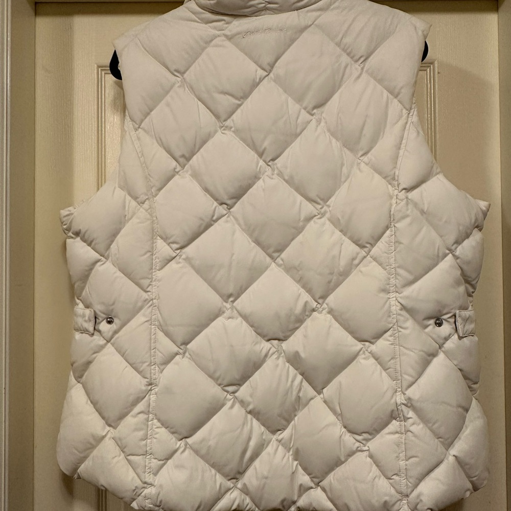 Women's White Quilted Vest - Picture 6 of 7